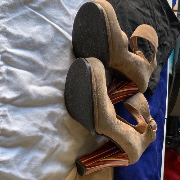 Chic Mihara - Picture 2 of 3